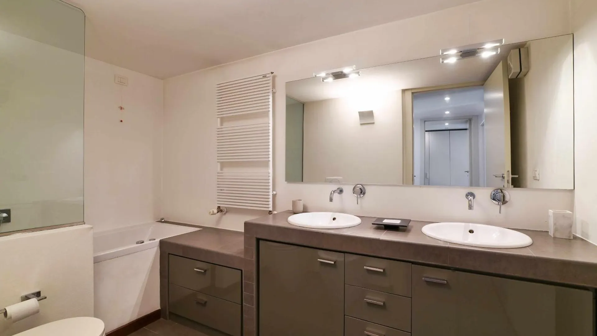 Npa20 Luxury Large Apartment In Navigli District Milan