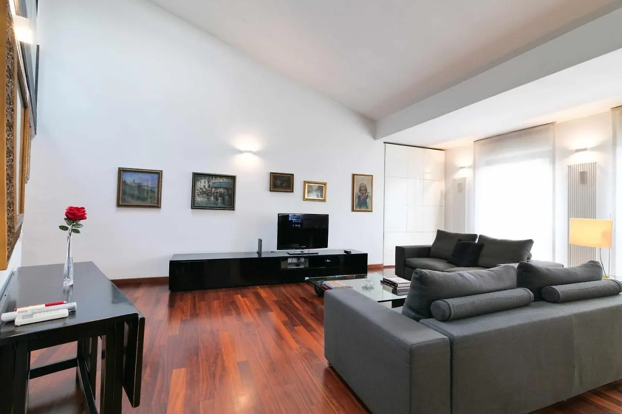 Npa20 Luxury Large Apartment In Navigli District Milan